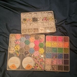 4 Sets Of Colorful Beads With Organizers